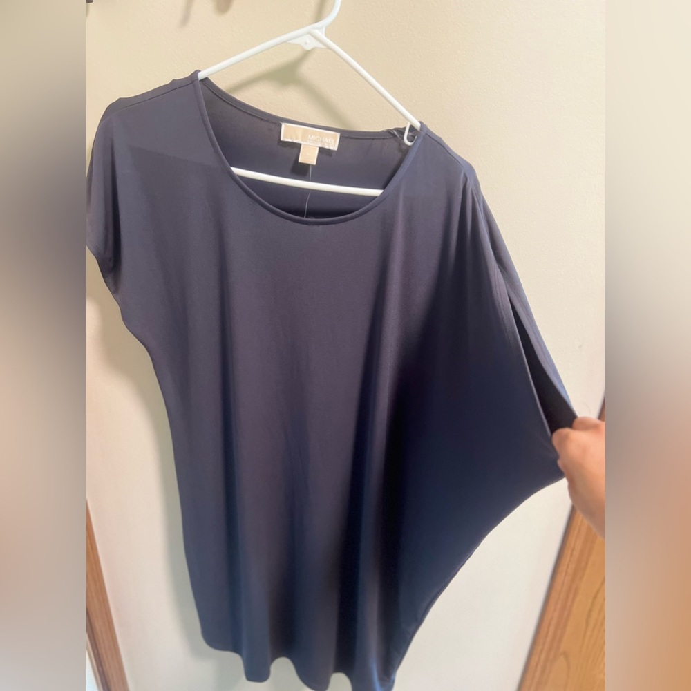 Top with Asymmetrical sleeves ❤️ - Picture 2 of 5
